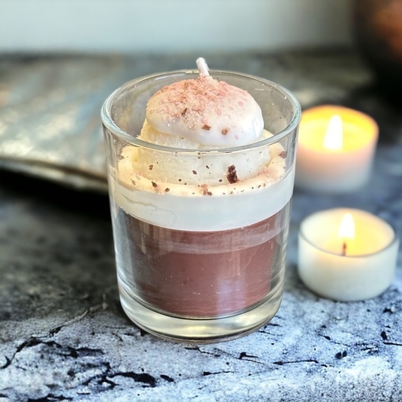 ⚠️SALE Candle // Cute Handmade Soy Wax Candle SEND OFFERS🥳 - Picture 2 of 5